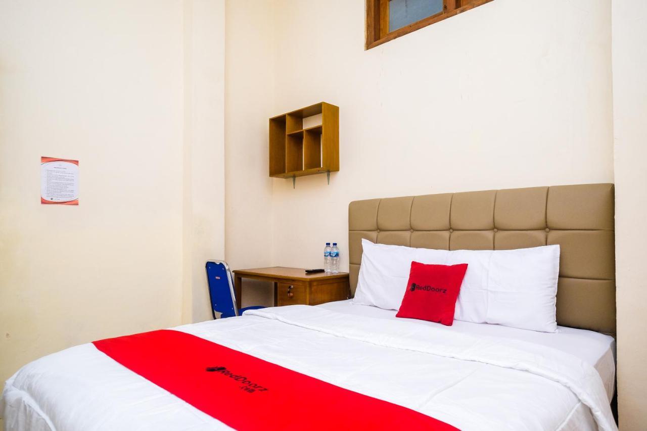 Reddoorz Syariah @ Griya Thamrin Manahan Solo エクステリア 写真