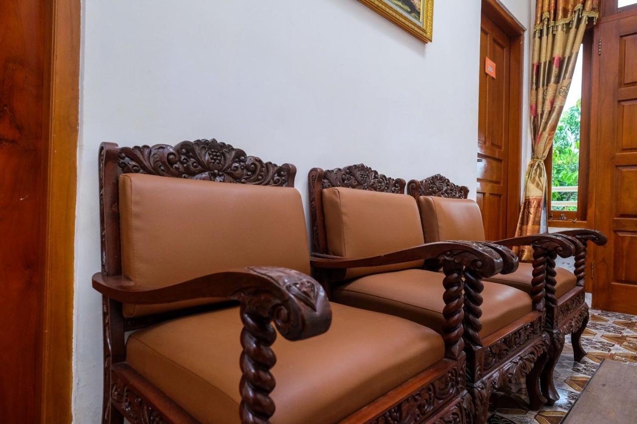 Reddoorz Syariah @ Griya Thamrin Manahan Solo エクステリア 写真