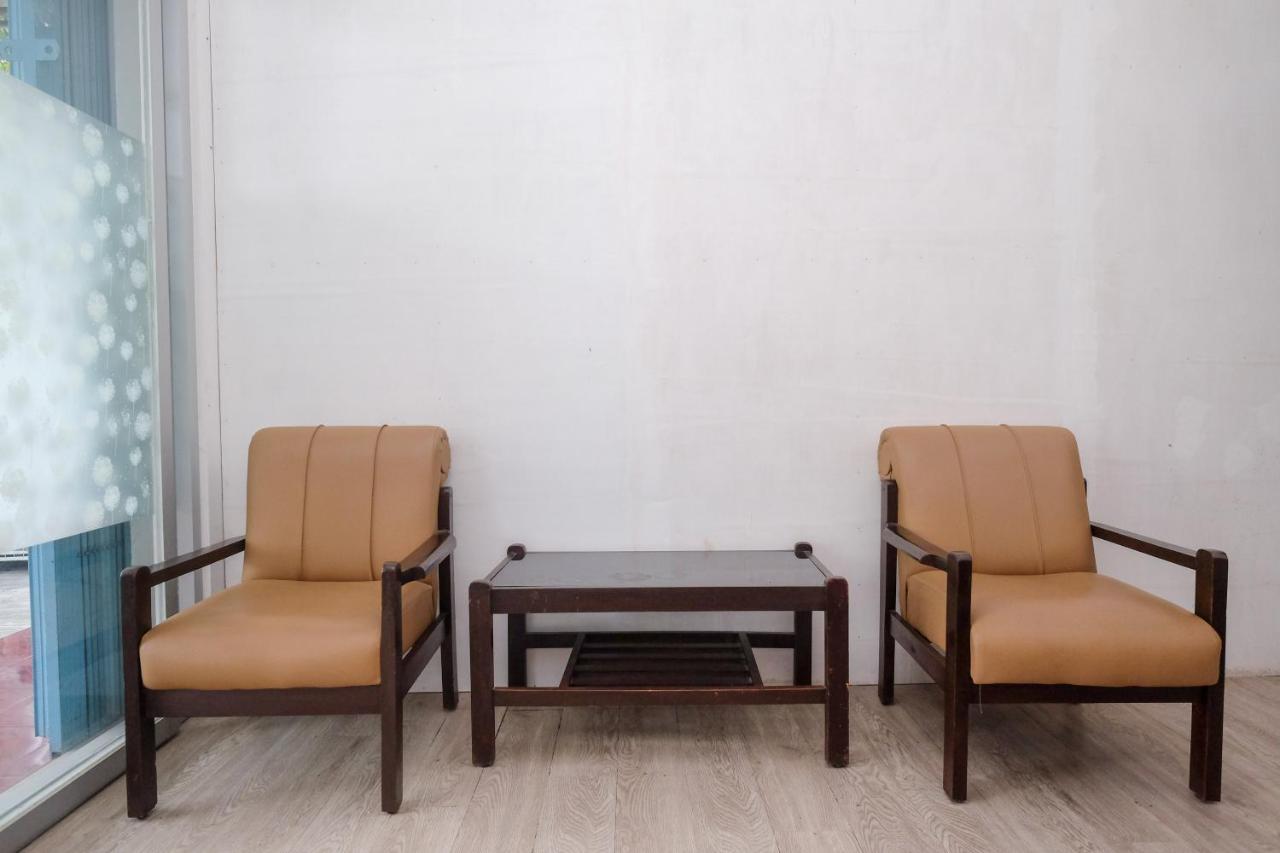Reddoorz Syariah @ Griya Thamrin Manahan Solo エクステリア 写真