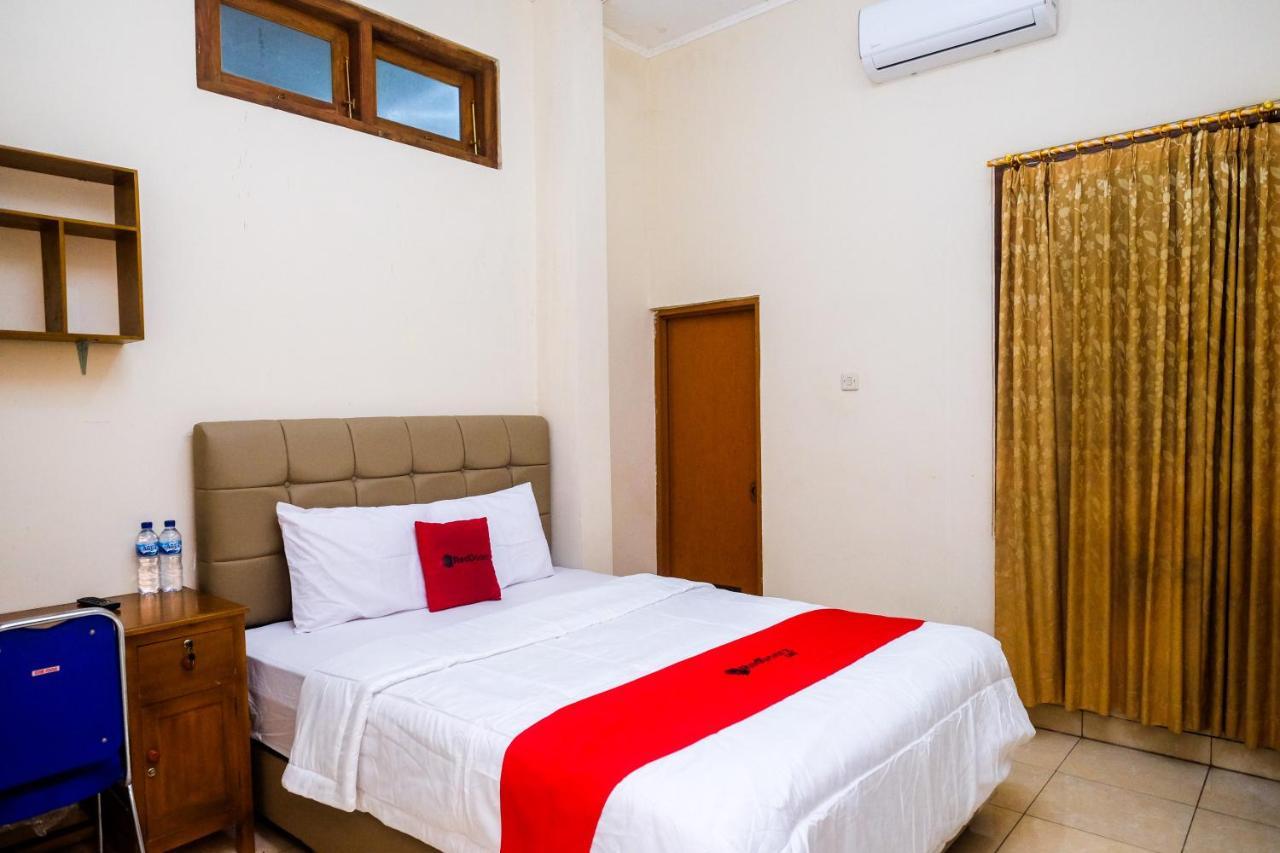 Reddoorz Syariah @ Griya Thamrin Manahan Solo エクステリア 写真